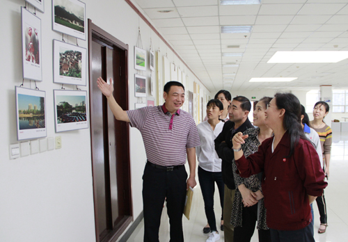喜迎新中国69华诞 常山纺织员工书法绘画摄影展开展